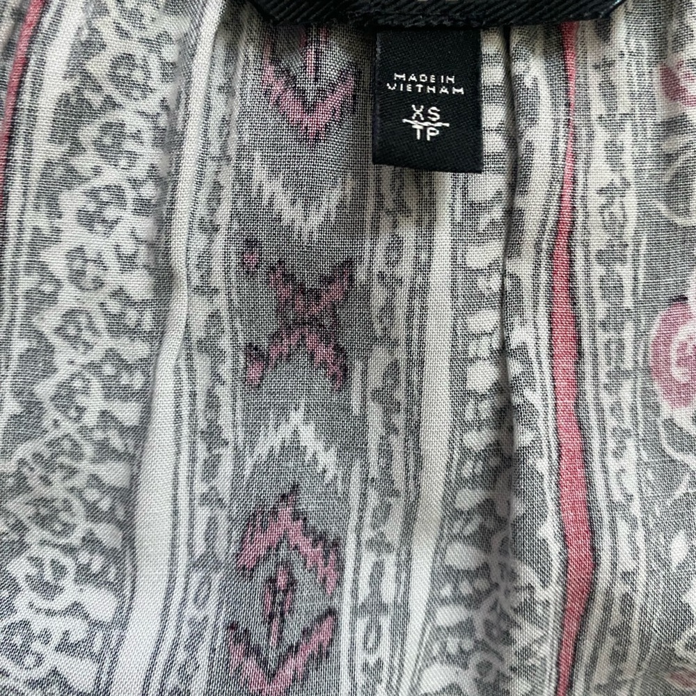 Express Women's Multicolor Patterned Top - Picture 5 of 6